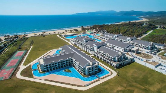   - ,  Korumar Ephesus Beach & Spa Resort - ,   -    .       ,   ,   -    ,              .