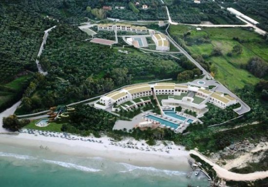   -  ,  Atlantica Eleon Grand & Resort
 -      . ,     .    ,     .
