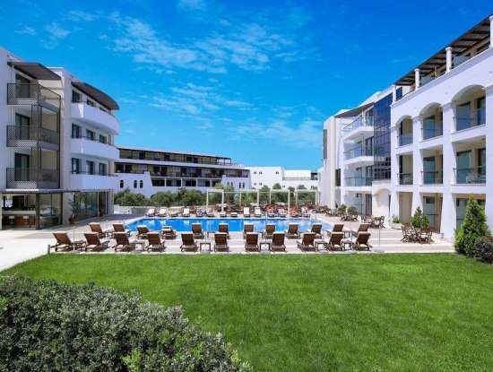 ������� ������ - ������ ����, ����� Albatros Spa & Resort 
hotel - ������� ����������� ����-��������. ������ �����, � 
����� ������ �� ���������� ����� �� ������������� ��, 
����� ��������� ������� ���������� � ���������� 
��������� ��� �������. � ����������� �� ������������ 
���� �����.