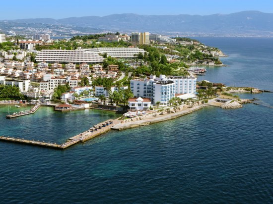 Почивка ТУРЦИЯ – КУШАДАСЪ, Хотел Le Bleu Hotel - Елегантен хотел близо до центъра на курорта. Напълно реновиран в последните години, предлага на гостите си традиционно турско гостоприемство и отлични обслужване и храна. Подходящ е за хора, които търсят активна почивка.