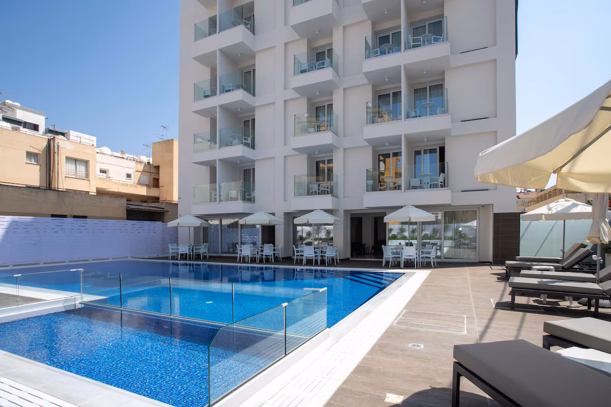 ������� ����� - �������, ����� Best Western Plus Larco Hotel - ����������� ����� Best Western Larco �� ������ �� 200 ����� �� ���-������� ���� � �� ��-����� �� 10 ������ ��� � ���� �� �������, ����� � �� ��-����� �� 15 ������ ����. 
