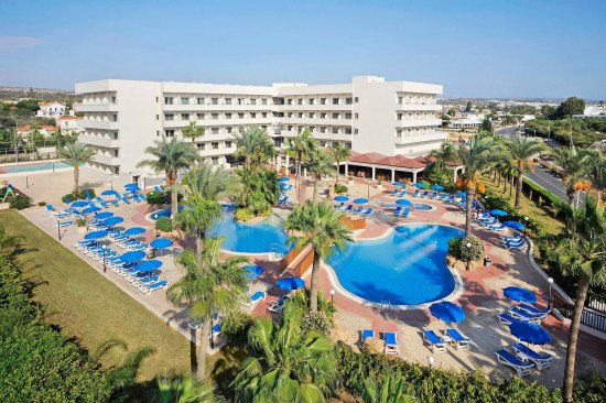 ������� ����� - ���� ����, ����� Nissiana Hotel - ����� ������� � ����������� ������, ���������� ���� �� 250 ����� �� ���������� ���� ����, ���-��������� ��� ������� ���� � ���� ����. ������� � ���������� ������� �� ������� �� ������ �����.