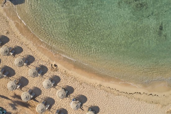 Почивка КИПЪР - АГИЯ НАПА, Хотел Mare Ayia Napa - Разположен на зашеметяващо място с изглед към един от най-зрелищните залези на Кипър, далеч от шума, между известния курорт с космополитен живот Агия Напа и красивия парк на нос Каво Греко, хотелът е идеално място за семейна почивка и за тези, които търсят спокойна обстановка. Хармоничното съчетание на простота и лукс ще очарова всеки.