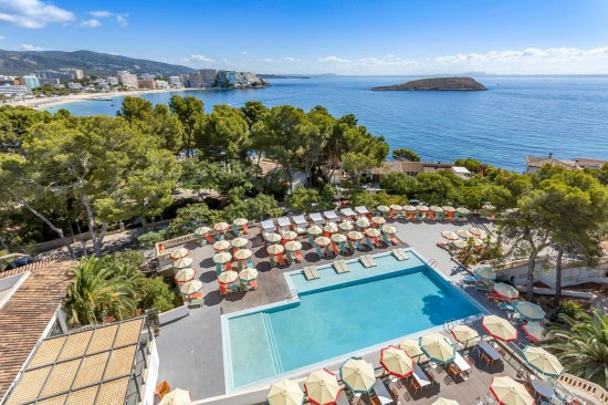 Почивка ИСПАНИЯ - МАЙОРКА, Хотел Alua Calvia Mallorca - Отличен вариант за незабравима почивка на остров Майорка, предимно за млади по възраст и дух хора, за двойки, за влюбени, за приятели. Но и за семейства с деца.Престоят тук се превръща в трайни спомени, съчетаващи забавление, релакс и автентичния чар на Магалуф и Средиземно море.