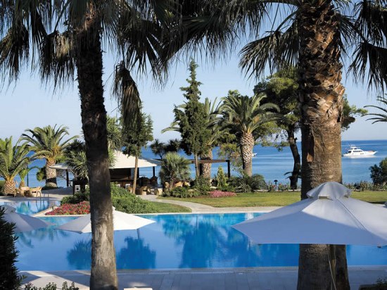 Почивка ГЪРЦИЯ - ХАЛКИДИКИ, Хотел Sani Beach Club - Хотелът е разположен в спокоен и естествено защитен
пясъчен залив с изключителна гледка към планината Олимп
и Егейско море. Комплексът предлага на гостите си
отлично обслужване и прекрасни условия за спорт и отдих.
